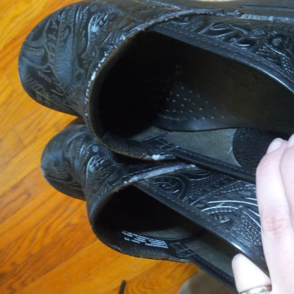 Dansko Professional Clogs 39 Tooled Black - image 5